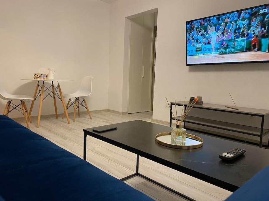 Black& White Apartment Braşov Dış mekan fotoğraf
